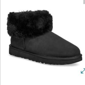 Short black UGG boots